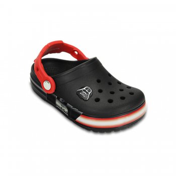 Сабо CrocsLights Star Wars Vader (черный с красным) Сабо CrocsLights Star Wars Vader (черный с красным)Обувь<br>Материал<br>Croslite (крослайт) - Полимер<br>Описание <br>Яркие детские сабо из уникального, запатентованного материала Croslite. Материал является бактериостатичным, то есть препятствующим росту и размножению бактерий, вызывающих запах. Преимущества оригинальных сабо Сrocs: очень легкие и мягкие, долговечные, устойчивая нескользящая подошва, великолепное качество, простой уход. <br>Производитель: Crocs (США)<br>Страны производства: Китай, Италия, Вьетнам, США, Словения, Нидерланды<br>Коллекция: Весна/Лето 2016<br>Модель производится в размерах: С8 (25), C9 (26), С10 (27), C11 (28), С12 (29), C13 (30), J1 (32-33), J2 (33-34), J3 (34-35)<br>Уход<br>Сабо Crocs легко моются теплой водой. При необходимости их можно стирать в стиральной машине при температуре 30 градусов<br>; Размеры в наличии: C8, C9, C10, C11, C12, C13, J1, J2, J3.<br>